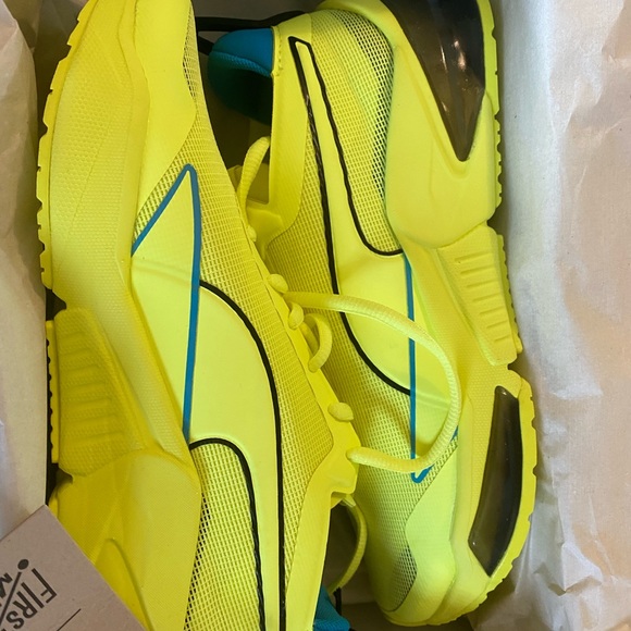 Puma jr size 6.5 - Picture 2 of 8